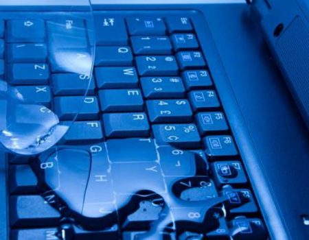 Если Вы залили ноутбук жидкостью