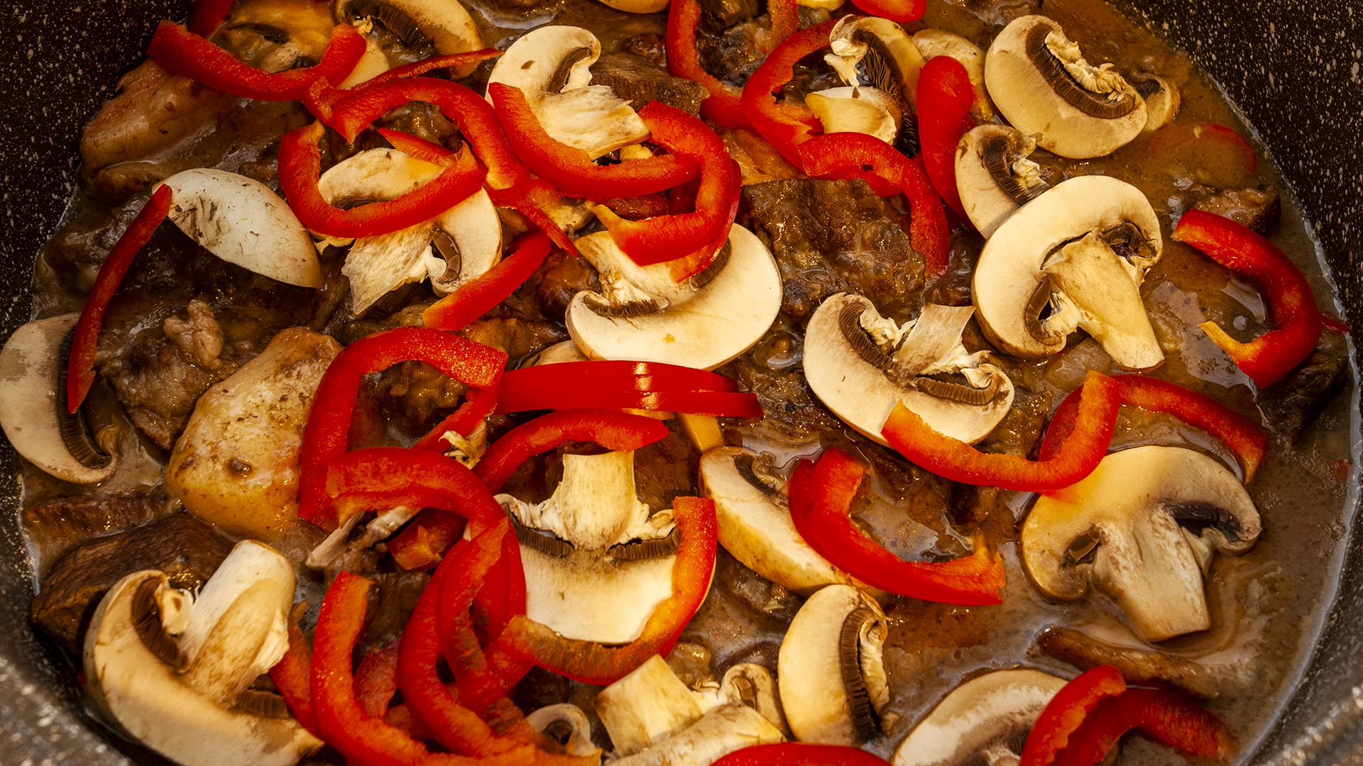 Гуляш из говядины